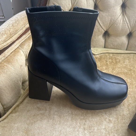 MIA Platform Ankle Boot - Picture 3 of 4
